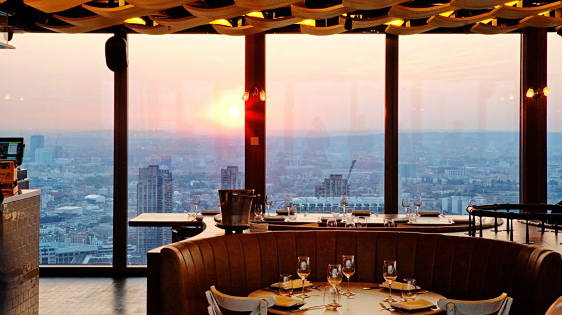 Dining with a View – The Best Restaurants with Breathtaking Scenery